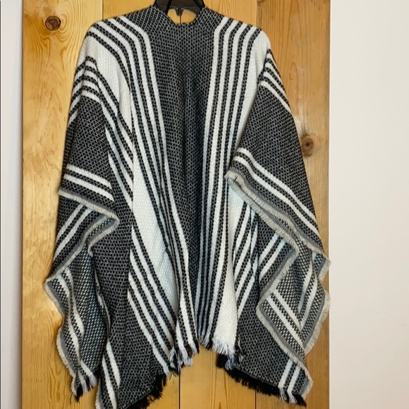 Poncho - Picture 6 of 7